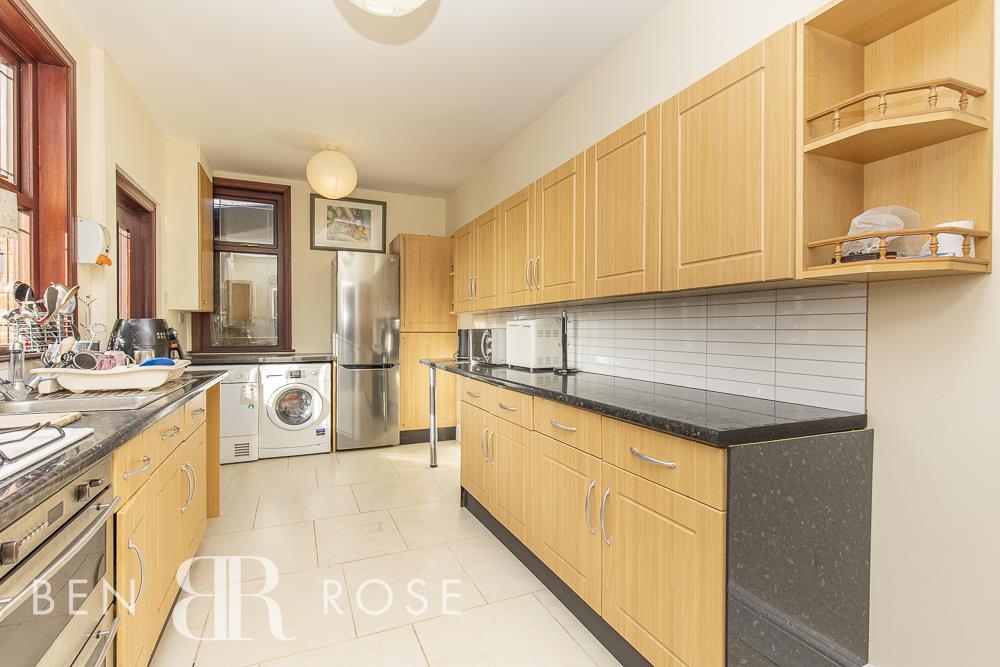 5 bed property in Fenton Road, Preston